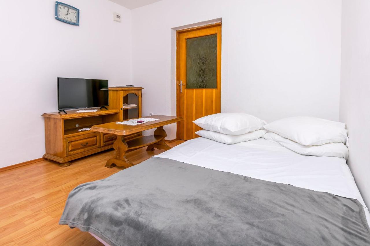 Apartments Ivat 罗戈兹尼察 外观 照片