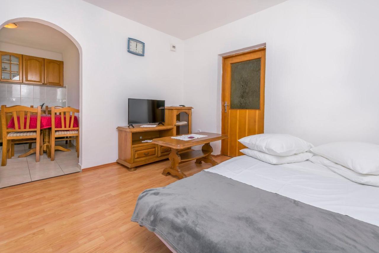 Apartments Ivat 罗戈兹尼察 外观 照片